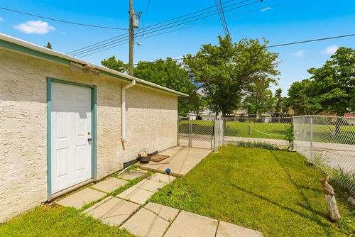561 Polson Ave, Winnipeg, MB 