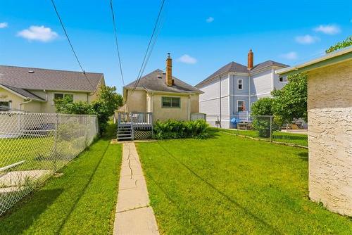 561 Polson Ave, Winnipeg, MB 