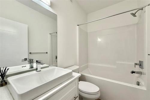 134 Berry Hill Rd, Winnipeg, MB 