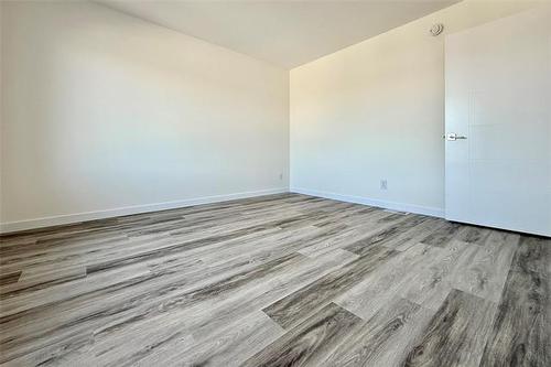 134 Berry Hill Rd, Winnipeg, MB 