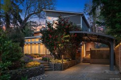929 Redfern St Victoria, BC V8S 4E7