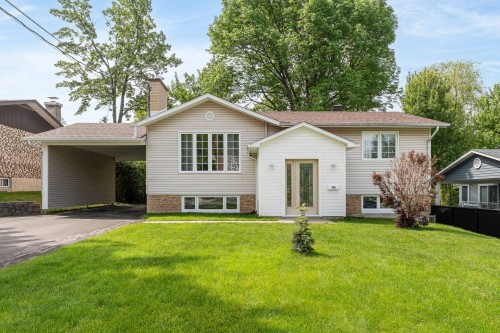 790 Rue Degré  Magog, QC J1X 1B9