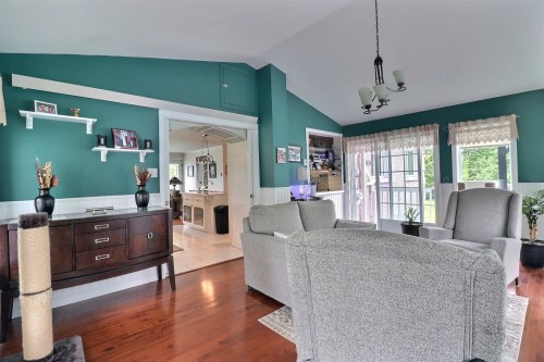 Sun Room - 191 Rue Perron, Saint-David-De-Falardeau, QC 