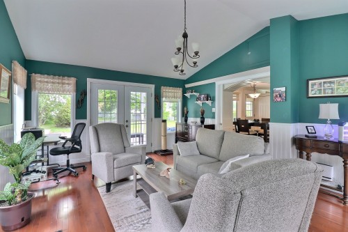 Sun Room - 191 Rue Perron, Saint-David-De-Falardeau, QC 