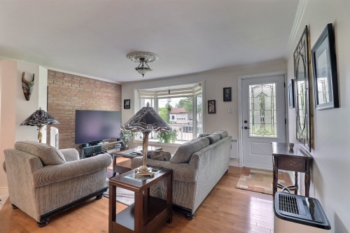 Living Room - 191 Rue Perron, Saint-David-De-Falardeau, QC 