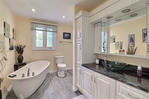 Bathroom - 191 Rue Perron, Saint-David-De-Falardeau, QC 