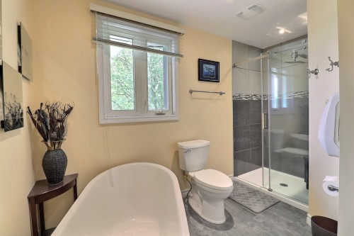 Bathroom - 191 Rue Perron, Saint-David-De-Falardeau, QC 