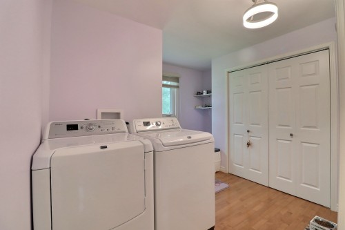 Laundry - 191 Rue Perron, Saint-David-De-Falardeau, QC 