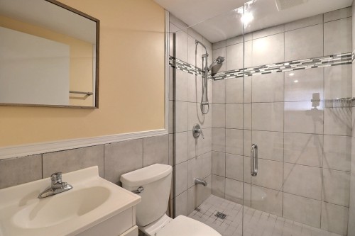 Bathroom - 191 Rue Perron, Saint-David-De-Falardeau, QC 