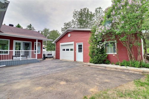 Garage - 191 Rue Perron, Saint-David-De-Falardeau, QC 