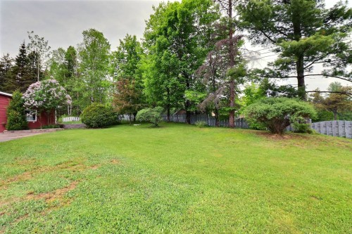 Courtyard - 191 Rue Perron, Saint-David-De-Falardeau, QC 
