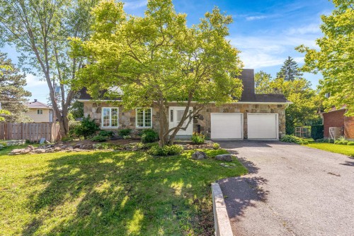 296 Av. Grosvenor  Beaconsfield, QC H9W 1S5
