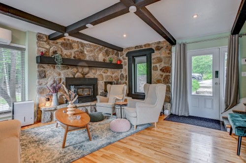 Living Room - 3755 Rue Rolland, Sainte-Adèle, QC 