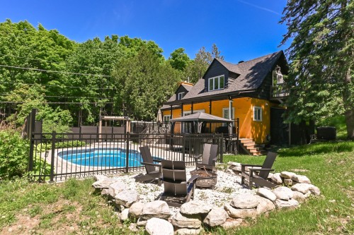 Courtyard - 3755 Rue Rolland, Sainte-Adèle, QC 