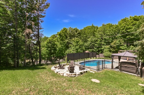 Courtyard - 3755 Rue Rolland, Sainte-Adèle, QC 