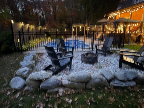 Courtyard - 3755 Rue Rolland, Sainte-Adèle, QC 