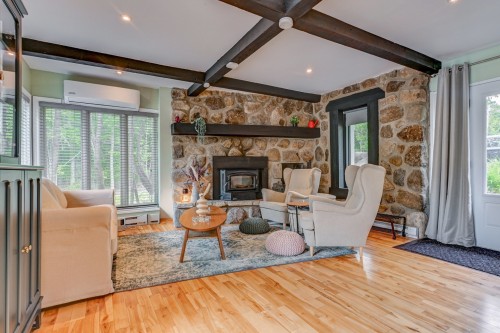 Living Room - 3755 Rue Rolland, Sainte-Adèle, QC 