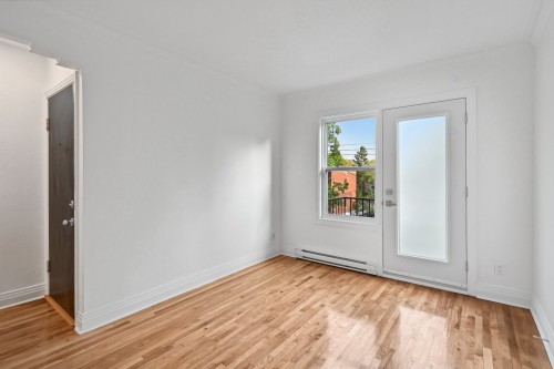 Salon - 6652 13E Avenue, Montréal (Rosemont/La Petite-Patrie), QC 