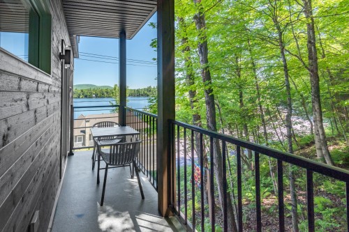 Balcon - 732 Rue Main, Ayer'S Cliff, QC 