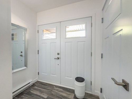 Hall d'entrée/Vestibule - 732 Rue Main, Ayer'S Cliff, QC 