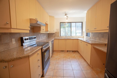 Kitchen - 2368 Ch. Fulton, Mont-Royal, QC 