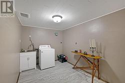 Laundry w/ Laundry Sink - 