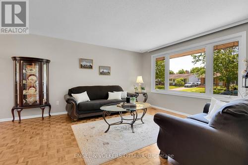 2123 Blue Jay Crescent, Ottawa, ON 