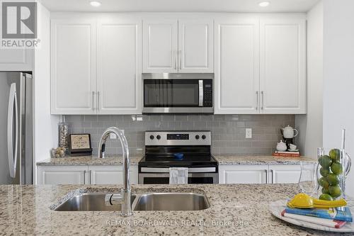 543 Labrador Crescent, Ottawa, ON - Indoor Photo Showing Kitchen With Stainless Steel Kitchen With Double Sink With Upgraded Kitchen