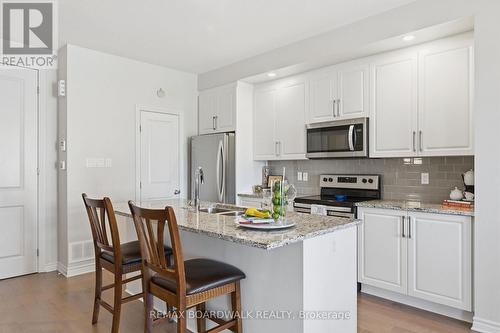 543 Labrador Crescent, Ottawa, ON - Indoor Photo Showing Kitchen With Stainless Steel Kitchen With Double Sink With Upgraded Kitchen