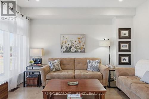 543 Labrador Crescent, Ottawa, ON - Indoor Photo Showing Living Room