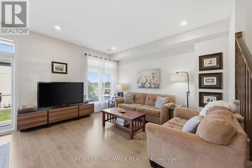543 Labrador Crescent, Ottawa, ON - Indoor Photo Showing Living Room