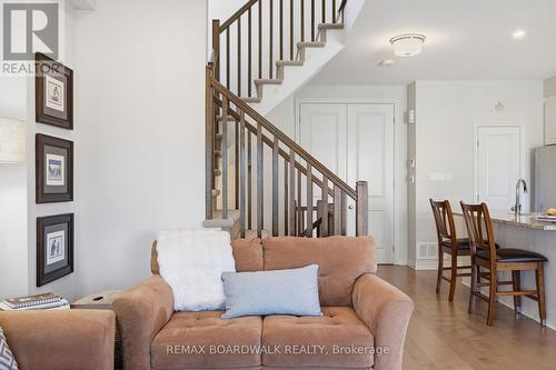 543 Labrador Crescent, Ottawa, ON - Indoor Photo Showing Living Room