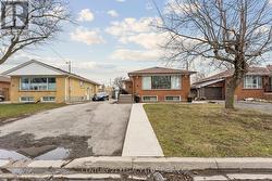 34 CUMBERLAND DRIVE  Brampton, ON L6V 1W6