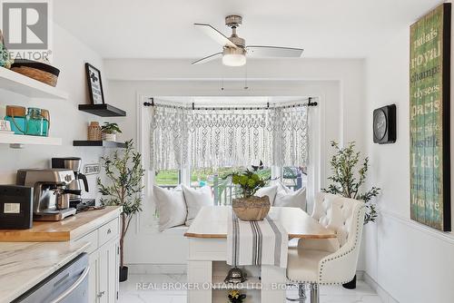 A Bay window seat for morning coffee - 3260 Woodcroft Crescent, Burlington, ON 
