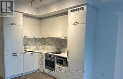 1615 - 10 HONEYCRISP CRESCENT Vaughan, ON L4K 0M7