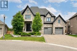 908 FALL HARVEST COURT  Kitchener, ON N2P 2M2