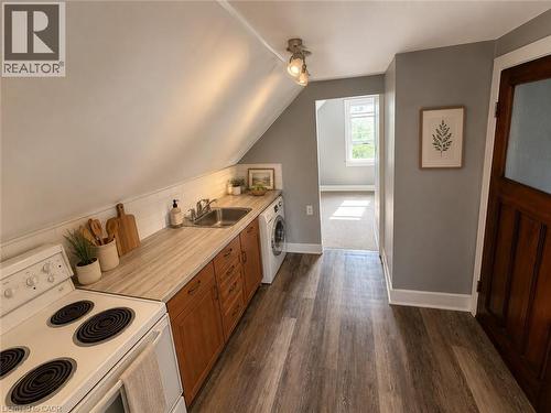 36 Brighton Avenue, St. Catharines, ON - Indoor Photo Showing Kitchen