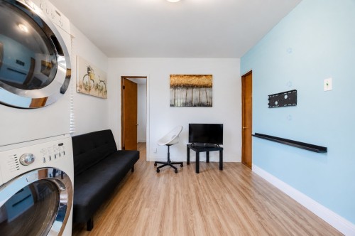 Salon - 3-3420 Boul. Rosemont, Montréal (Rosemont/La Petite-Patrie), QC 