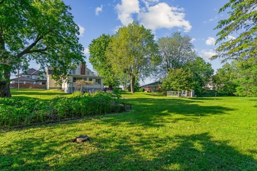 Cour - Ch. Du Bord-De-L'Eau, Laval (Sainte-Dorothée), QC 