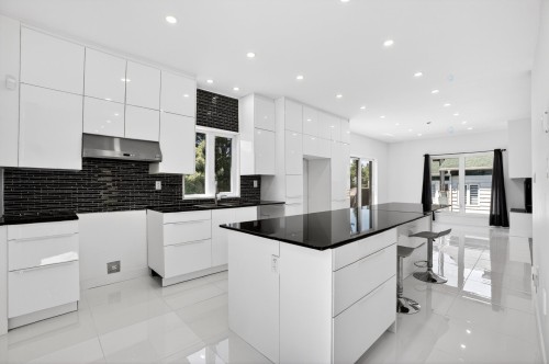 Kitchen - 405 Rue De La Montagne, Saint-Calixte, QC - Indoor Photo Showing Kitchen With Upgraded Kitchen