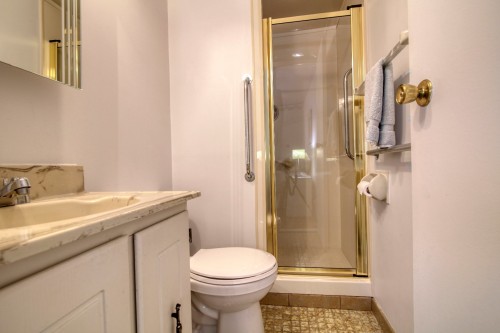 Salle de bains attenante à la CCP - 1078 Place Sardaigne, Brossard, QC 