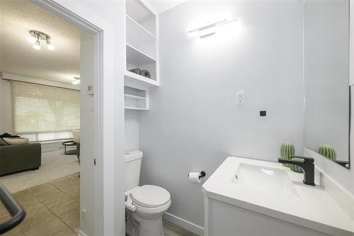 450 Arbuthnot St, Winnipeg, MB 