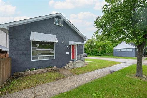 450 Arbuthnot St, Winnipeg, MB 