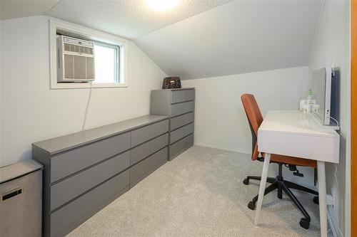 450 Arbuthnot St, Winnipeg, MB 