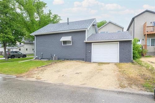 450 Arbuthnot St, Winnipeg, MB 