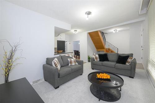 450 Arbuthnot St, Winnipeg, MB 