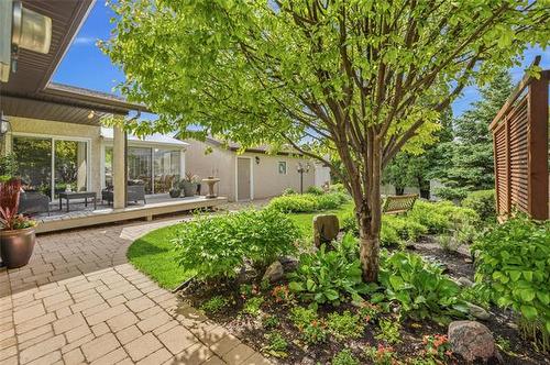 18 Shamrock Dr, Winnipeg, MB 