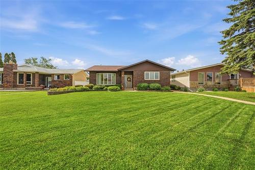 18 Shamrock Dr, Winnipeg, MB 