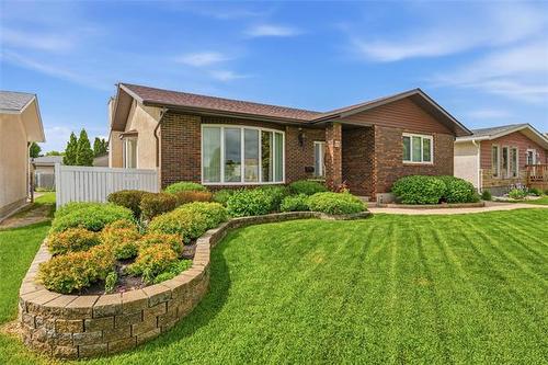 18 Shamrock Dr, Winnipeg, MB 