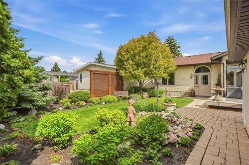 18 Shamrock Dr, Winnipeg, MB 